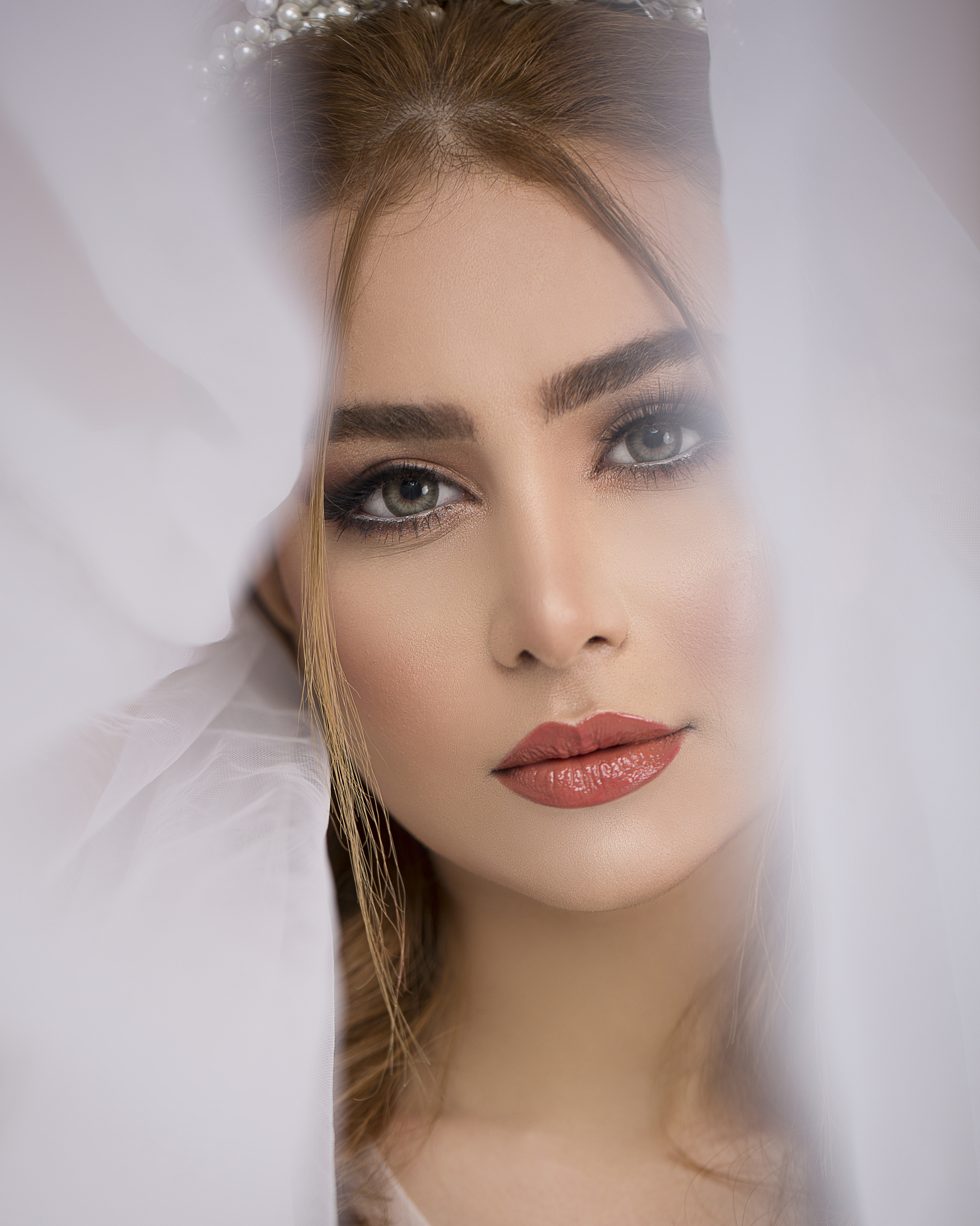 photo of a bride with heavy makeup and red lipsticks